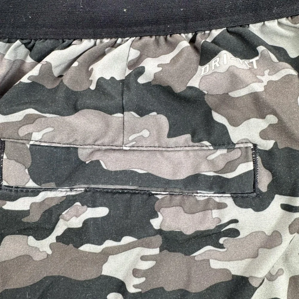 Nike Dri-FIT Training Shorts Mens Large Gray Camo Running Gym 32x9 685236-010
